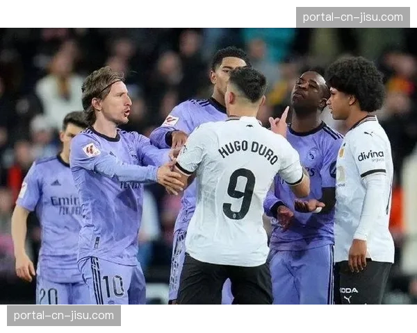 官方：瓦伦西亚前锋杜罗因腿筋伤势将缺席四周，球队前场纵深冲击力受损