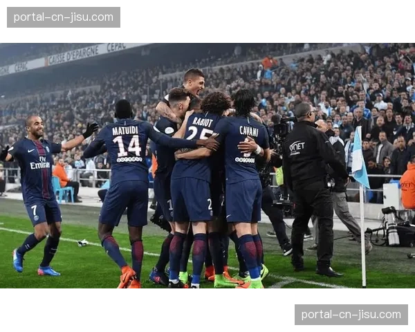 巴黎市政府与巴黎圣日耳曼合作，在社区推广青少年足球公益项目